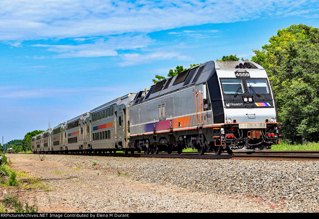 NJT 4559 on train 5527